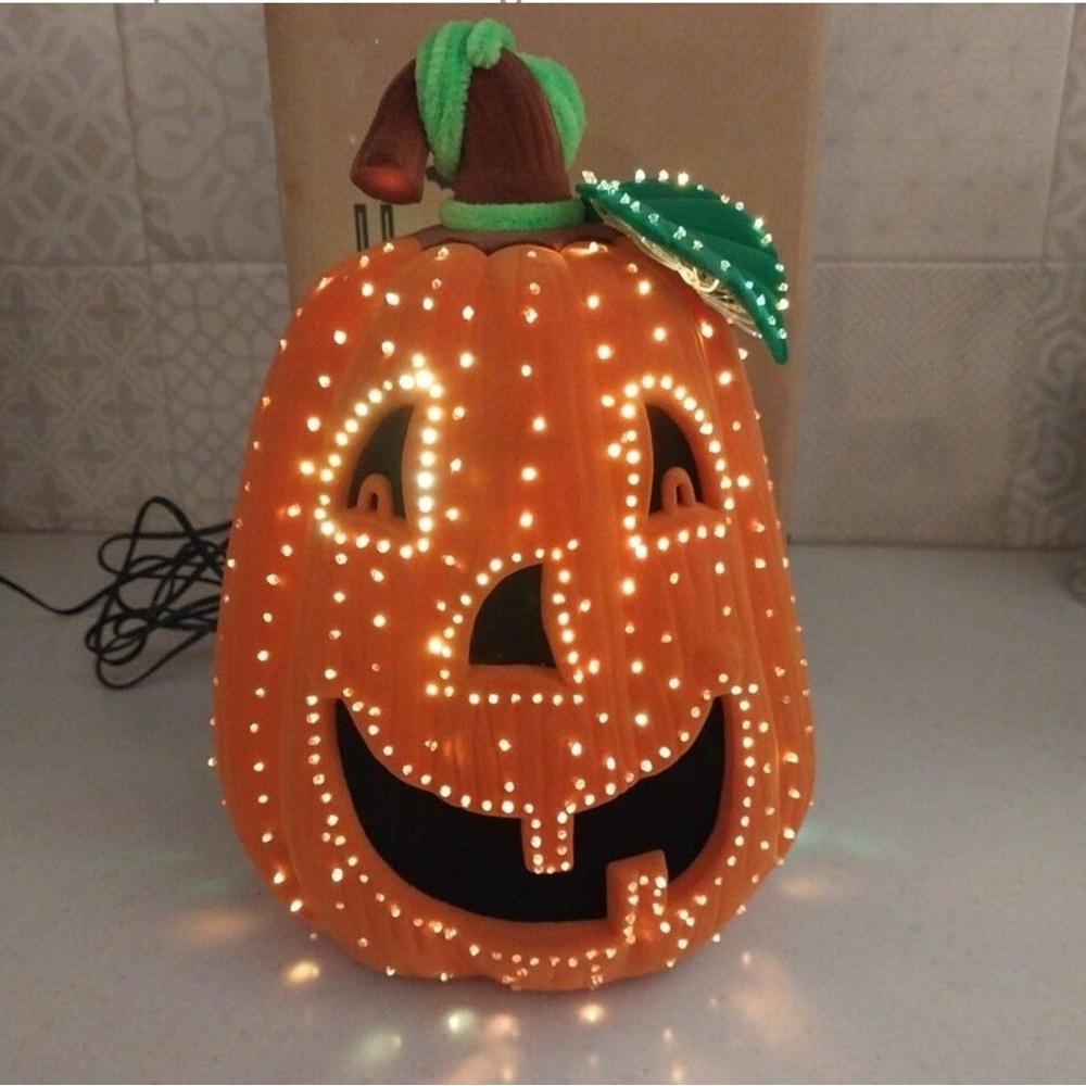 Avon Light-Up Pumpkin Decor - Orange and Green